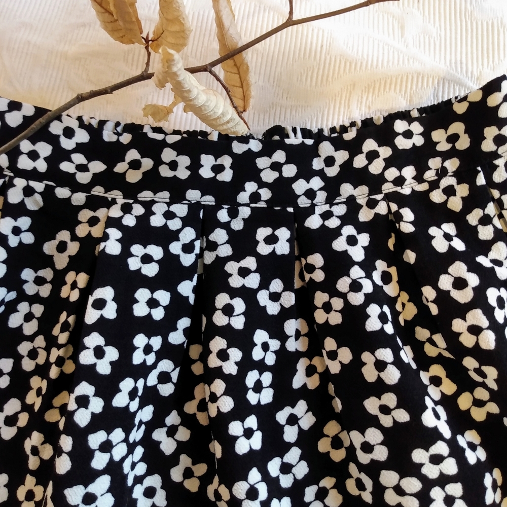 Forever 21 Floral Print Skater Skirt - Picture 5 of 6